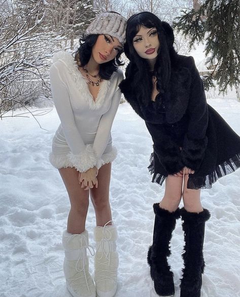 Alternative Winter Outfits, Winter Outfits Y2k, Bladee Draingang, Winter Rave Outfits, Bestie Aesthetic, Winter Goddess, Fur Coat Outfit, Matching Outfits Best Friend, Rave Babe