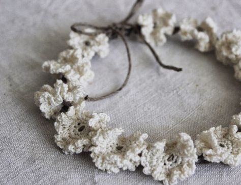 Crochet Crochet Jewlery, Bracelet Crochet, Crocheted Flower, Knit Jewelry, Crochet Collar, Fiber Jewelry, Crochet Bracelet, Crochet Diy, Textile Jewelry