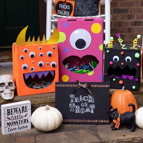 Halloween Box Decorating Ideas, Shoe Box Monster Craft, Monster Box For Candy, Candy Donation Box Ideas Halloween, Trick Or Treat Station, Halloween Egg Hunt, Treat Boxes Diy, Box Monster, Candy Monster