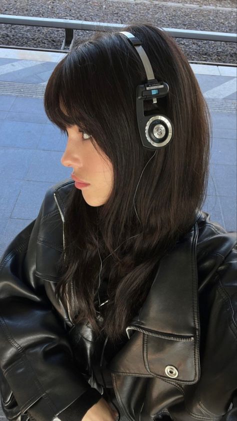 Koss Headphones, Headphones Aesthetic, Girl With Headphones, Wearing All Black, Aesthetic Images, Poses For Men, Mug Shots, Aesthetic Outfits, Hair Highlights