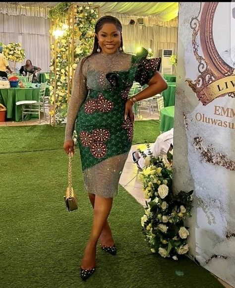 Classic Short Gown, Akara Classic Short Gown, Akara Classic Long Gown, Trendy Ankara Gown Styles, Styles With Ankara, Simple Ankara Gowns, Chitenge Dresses, Green Ankara, Beautiful Ankara Gowns