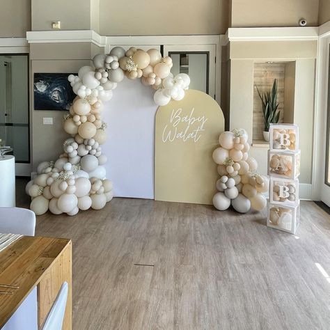 Neutral || Baby Walat ���🍂 - We love the final result, without a doubt the neutral colors are our favorites🤎 - Thank you very much for letting us be part of such a special moment @nermin0708 🤍 Our favorite supplier, vinyl and background @oncepublicidadtj 🫶🏻 #neutralbaby #babyshowerneutral #decorneutra #balloonsneutral #neutraldecor #babyshowerdecorations #babyshowerneutral #neutralstyle #babyneutral #babyshowerdecorations #decorationbabyshower Balloon Arch Neutral, Neutral Balloon Garland, 35th Birthday, Neutral Baby Shower, Neutral Decor, Neutral Fashion, Neutral Baby, Balloon Arch, Pregnancy Tips