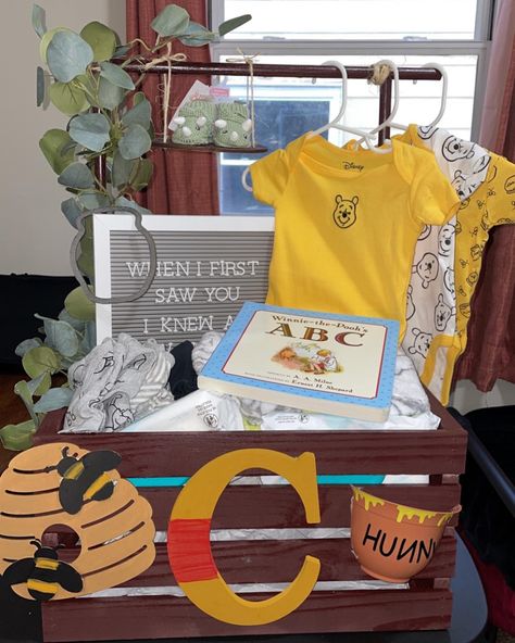 Winnie the Pooh Winnie The Pooh Baby Shower Gifts, Winnie The Pooh Baby Shower Gift Ideas, Winnie The Pooh Basket, Pregnant Goals, Newborn Baby Gift Basket, Baby Blessing Dress, Baby Boy Gift Baskets, Baby Bouquet, Children Outfits