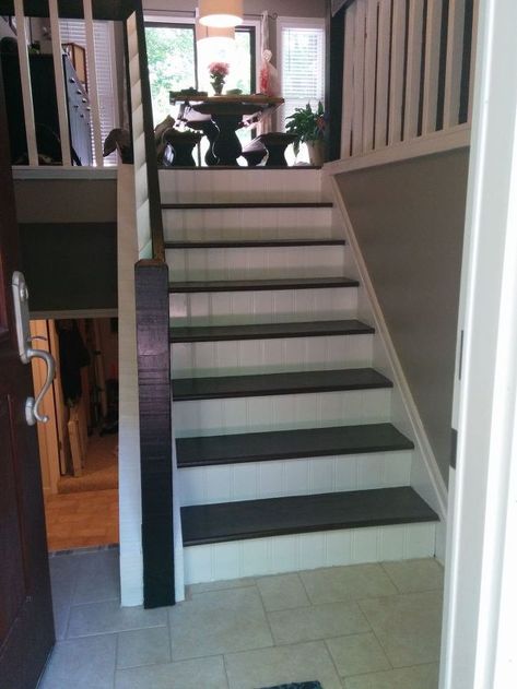 Split Foyer Staircase Gets a Makeover | Hometalk Split Level Living Room Layout Furniture, Split Foyer Entry, Split Foyer Remodel, Entry Remodel, Garde Corps Design, Dark Flooring, Foyer Stairs, Split Entry, Raised Ranch