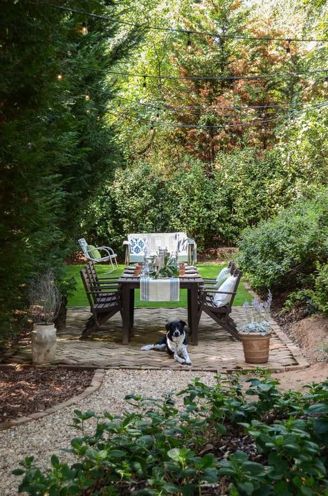 The Great Outdoors: Top 10 Backyard Design Ideas Outdoor Patio Ideas Dining, Victorian Patio Ideas, Before After Backyard, Victorian Patio, Victorian Backyard, Country Backyards, Fern Garden, Backyard Sanctuary, Cheap Backyard