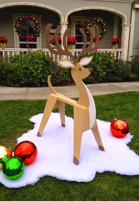 DAVE LOWE DESIGN the Blog: Sawhorse Reindeer How-To Christmas Hayride, Hayride Ideas, Diy Sawhorse, Xmas Projects, Wooden Reindeer, Christmas Yard Art, Christmas Yard Decorations, Easy Christmas Decorations, Christmas Decorations Diy Outdoor