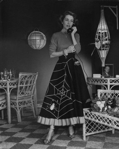 vintage Halloween costume spider Vintage Halloween Photos, Halloween Skirt, Vintage Halloween Costume, Halloween Tattoo, Poodle Skirt, Look Retro, Spider Webs, On The Phone, Fantasias Halloween