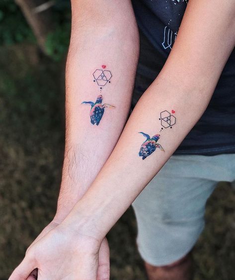 Matching Turtle Tattoos, Creative Couple Tattoos, Turtles Tattoo, Ring Finger Design, Married Couple Tattoos, Tibetan Tattoo, Minimalist Couple, Couple Tattoos Love, Turtle Tattoos