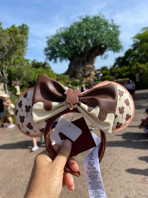 Mickey Ear Outfits, Unique Disney Ears, Disney Ears Collection, Disneyland Ears Aesthetic, Themed Mickey Ears, Mickey Mouse Ears Aesthetic, Aesthetic Mickey Ears, Cute Mickey Ears, Disney Snack Mickey Ears