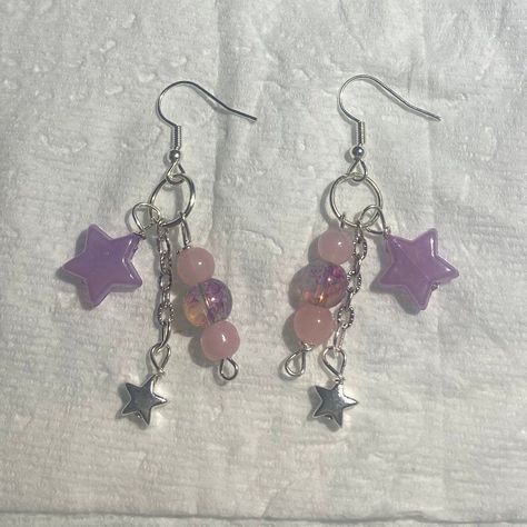 Beaded Charm Earrings, Diy Earrings Beads, Earring Making Ideas, Gelang Manik Aesthetic, Earing Inspiration, Handmade Earrings Ideas, Handmade Earrings Diy, Diy Earrings Dangle, Earrings Handmade Beaded