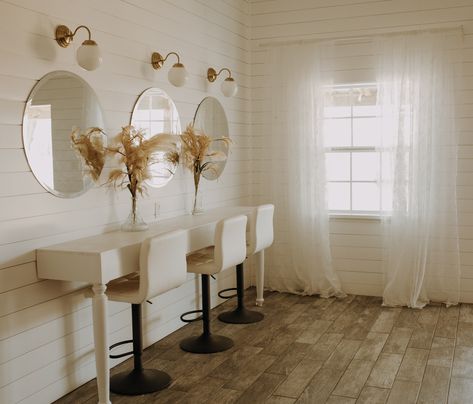 Farmhouse Bridal Suite, Bridal Suite Bedroom, Bridal Suite Room Design, Bridal Suite Interior Design, Bridal Suite Inspiration, Bridal Suites Decor, Bride Suite Decor, Mobile Bridal Suite, Bridal Suite Design