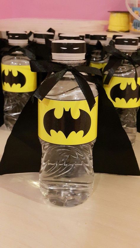 Batman Theme Party, Superhero Birthday Party Decorations, Batman Party Decorations, Batman Themed Birthday Party, Batman Baby Shower, Marvel Birthday Party, Batman Theme, Baby Batman, Superhero Birthday Cake