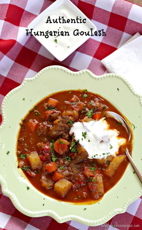 Goulash Soup, Hungarian Goulash, Goulash Recipe, Hungarian Cuisine, Goulash Recipes, Hungarian Recipes, Beef Stew Recipe, German Christmas, Goulash