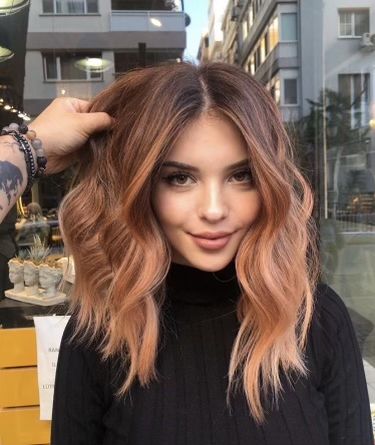 Red Rose Gold Balayage, Cool Copper Balayage, Copper Peach Hair Balayage, Pink Balayage Red Hair, Rose Gold Hair Copper, Rose Gold Hair 2023, Strawberry Rose Gold Hair, Rose Copper Balayage, Copper Balayage Medium Hair