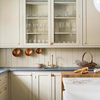 Beadboard Kitchen Backsplash, Whittney Parkinson Design, Bathroom Decor Guest, Whittney Parkinson, Beadboard Kitchen, Country Decorating Ideas, Cream Cabinets, Country Style Interiors, Shiplap Backsplash