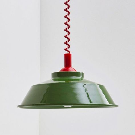 La Quincaillerie moderne on Instagram: "APRÈS-MIDI Ces suspensions monte et baisse en métal émaillé sont disponibles en crème, gris souris, vert profond, vert pastel, bleu outremer, noir et jaune citron. Avec un câble crème, noir, rouge coquelicot, bleu Klein, jaune vif, blanc, vert vif ou marron. Ici avec un câble rouge coquelicot. Photo @bousquet_michel #LaQuincaillerieModerne #backtobasics #QuincaillerieModerne #LumiereElectrique #LeGrandAppartement #BricolerChicEtDesign #luminaire #lighti Mid Century Modern Interior Design, Diy Ceiling, Flat Ideas, Mid Century Modern Interiors, Cafe Interior Design, Metal Lamp, Luminaire Design, Ceramic Pendant, Retro Futurism