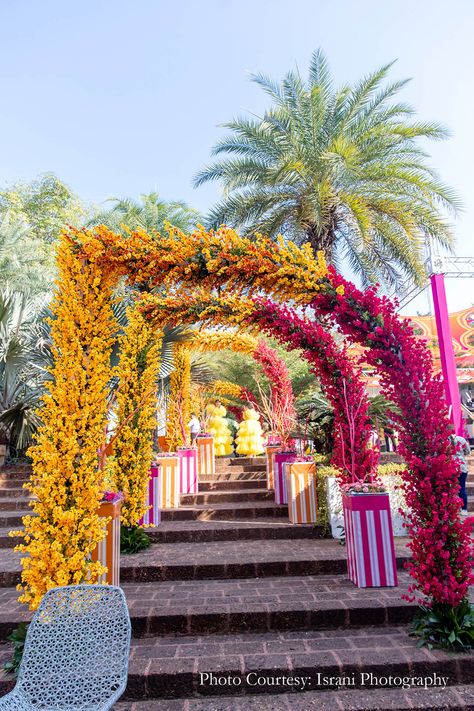 Mehendi Gate Decor, Mehndi Entrance Decor, Punjabi Mehendi Decor, Carnival Entry Ideas, Carnival Theme Mehendi Decor, Carnival Wedding Theme Indian, Mehndi Entrance Ideas, Mehendi Entrance Decor, Wedding Entrance Decoration Indian