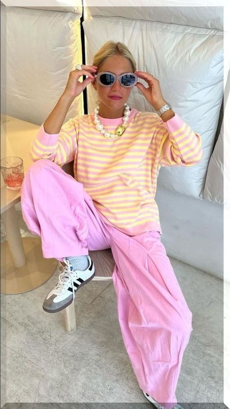 Colorful Tomboy Outfits, Sunshine Outfit, Colorful Summer Outfits, Portuguese Style, Linen Pants Outfit, Nashville Outfits, Bright Fashion, Italy Outfits, Cooler Look