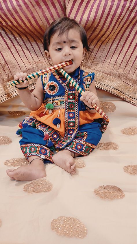 Baby photoshoot ideas with navrtari theme | Monthly baby photoshoot | navratri theme | navratri baby photoshoot | 8 months baby photography | baby boy birthday photoshoot ideas at home #baby #photo #photoshoot #navratri #monthly #cute #celebration #garba #photography #ideas #navratrithemebabyphotoshoot #shibooanishiboochiaai #babyphotoideas #babyphotography #babyphotographyideas #monthlybabyphotos #garbababyphotodshootideas #6months #8monthsold #chogada Navratri Kids Photoshoot, Navratri Baby Boy Photoshoot Ideas, Navratri Photoshoot Ideas For Baby, Boy Birthday Photoshoot Ideas, Navratri Baby Photoshoot Ideas, Navratri Theme Baby Photoshoot, Navratri Photoshoot Ideas, 8 Months Baby Photography, Baby Boy Birthday Photoshoot