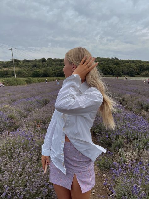 #blondehairstyles #outfitideas #lavender Lavender Field Outfit, Lavender Fields, Blonde Hair, Lavender