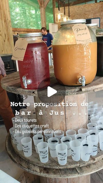 LTDM ✨ on Instagram: "Le bar à jus ! 🍹 Aux trésors de Madine, on adooooore les bar à... On a le bar à bulles, le bar à tattoos, le Candy bar, le bar à cigares et là, on vous présente le bar à jus ! Une idée simple, originale et peu coûteuse mais qui fait toujours son effet 😉  Si vous souhaitez que l'on mette nos idées aux services de votre événement, n'hésitez pas à nous contacter 😜  @lestresorsdemadine  #organisationmariage #weddingplannerpaysdelaloire #weddingplanner #mariagepaysdelaloire #decorarionmariage" Self Service Bar, Diy Candy Bar, Decoration Buffet, Deco Champetre, Cocktails Bar, Beach Bars, Weeding, Candy Bar, Candy