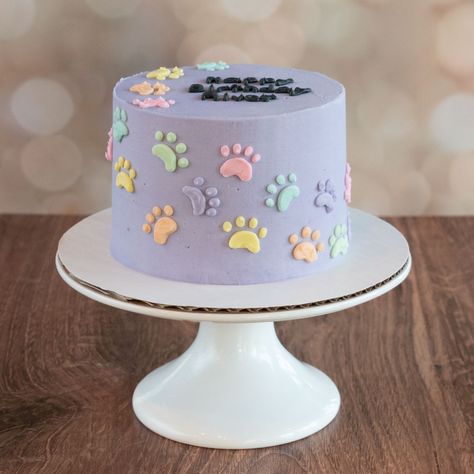 A pastel rainbow of puppy paw prints on a subtle lavender background gives this gluten-free cake the fun personality requested by the birthday girl. Cat And Dog Themed Birthday Cake, Puppy Cakes For Kids, Vet Cake, Paw Print Cakes, Paw Cake, Puppy Birthday Cakes, Kitten Cake, Birthday Cake For Cat, Purple Cakes Birthday