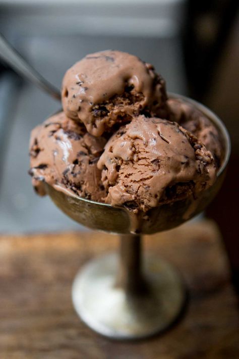 Milk Chocolate Chip Amaro Ice Cream - David Lebovitz Hemgjord Glass, Mint Chocolate Ice Cream, Homemade Chocolate Chips, Chocolate Chip Ice Cream, Mexican Hot Chocolate, Vegan Ice Cream, Chocolate Ice, Milk Chocolate Chips, Chocolate Cream