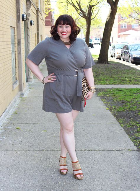 GREAT blog for apple shape style!  :)  Plus Size Blogger Amber from Style Plus Curves in a Simply Be plus size romper Outfits For Body Types, Dressing An Apple Shape, Plus Size Apple Shape Outfits, Famous Clothes, Apple Shape Fashion, Apple Shape Outfits, Dresses For Apple Shape, Plus Size Clothing Stores, Apple Body Shapes