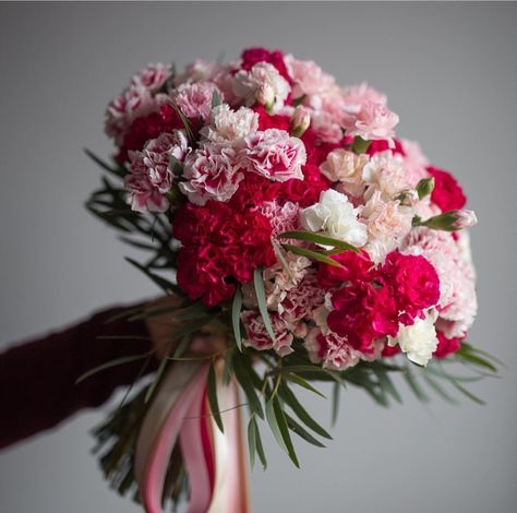 Aesthetic Flowers Bouquet, Flowers Bouquet Wedding, White Carnations, Carnation Bouquet, Simple Wedding Bouquets, Flower Wedding Bouquet, Flower Girl Bouquet, Wedding Bouquet Ideas, Pink Carnations