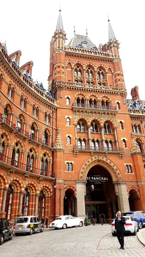 St Pancras Renaissance Hotel,  near Bloomsbury, London. Stunning architecture! London Bloomsbury, St Pancras Hotel, Streets Photography, Bloomsbury London, City Streets Photography, Stunning Architecture, Living In England, London Aesthetic, St Pancras