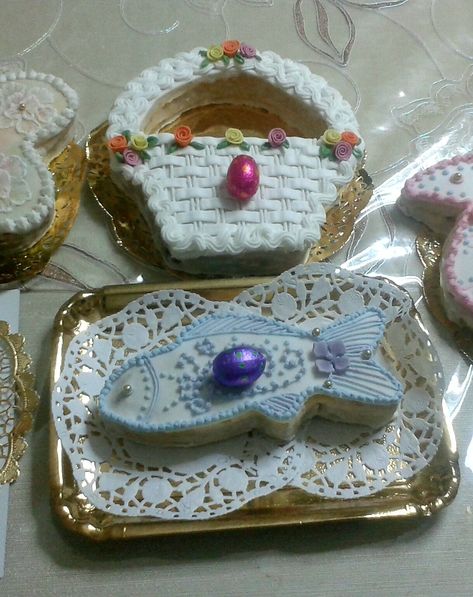 Easter figolli 2016 by Rose Mackay Figolli Decorations, Maltese Cookies, Maltese Biscuits, Maltese Food Traditional, Maltese Tiles, Figolli Maltese, Maltese Food, Maltese Recipes, Malta Island