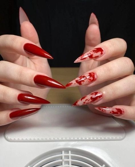 Blood Nails Design, Blood Splatter Nails, Blood Nails, Luv Nails, Splatter Nails, Halloween Nails Easy, Long Stiletto Nails, Blood Splatter, Claw Nails