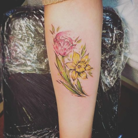 Daffodil Tattoo Daffodil And Rose Tattoo, Daffodil Flower Tattoos, Rose Heart Tattoo, Morning Glory Tattoo, Colorful Flower Tattoo, Painted Pillows, Daffodil Tattoo, Favorite Tattoos, Men's Fashion Tips