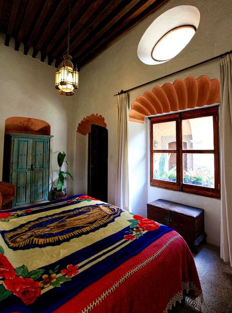 DOWNTOWN 1630 MEXICAN COLONIAL - Houses for Rent in San Miguel de Allende, Guanajuato, Mexico - Airbnb Bedroom 60s, Mexican Style Bedroom, Mexican Room, Spanish Bedroom, Mexico House Ideas, Mexican Bedroom, Mexican Aesthetic, Colonial Modern, Brick Roof