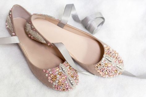 Shoe Refashion, Neon Heels, Shoe Makeover, Diy Fashion Projects, Diy Shoe, Old Shoes, Diy Crystals, Ballet Slippers, Diy Shoes