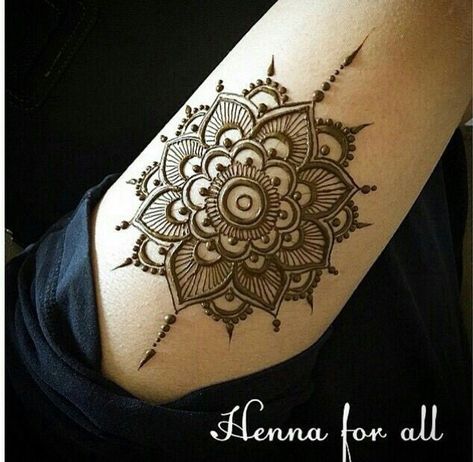 Pakistani Henna, Thigh Henna, Henna Hand Designs, Henna Tattoo Design, Leg Henna, Tato Henna, Henna Tattoo Hand, Henna Tattoo Designs Hand, Henna Art Designs