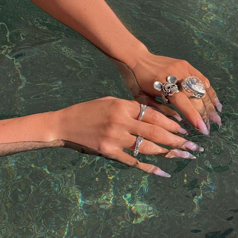 Kylie Jenner Jewelry, Kylie Jenner Rings, Kylie Nails, Euphoria Nails, Kylie Jenner Nails, Kyle Jenner, Milky Nails, Kylie Kristen Jenner, King Kylie