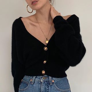 cropped cardigan | pendant necklace outfit | black cropped cardigan | casual jeans outfit Fall Fashion Coats, Vintage Hipster, Look Retro, Mode Boho, Family Photo Outfits, 가을 패션, Inspiration Mode, Fashion Mode, Looks Style