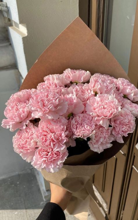 Carnation Flower Wedding Bouquets, Pink Floral Bouquets, Pink Rose Photoshoot, Bouqette Of Flower, Pink Bouquet Aesthetic, Peonies And Carnations, Girlfriend Flowers, Just Because Flowers, Girly Flowers