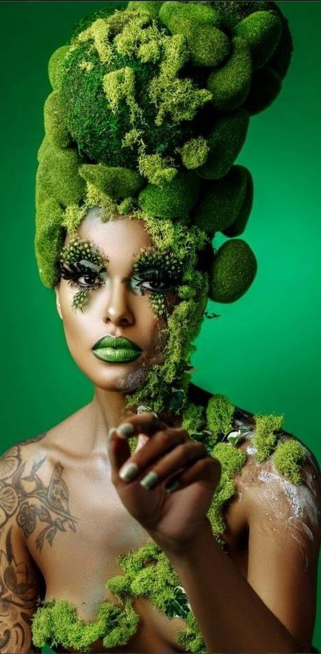 Mother Nature Costume Makeup, Mother Nature Costume, Avant Garde Hair, Dark Beauty Magazine, Nature Goddess, Flower Makeup, Theme Nature, Nature Photoshoot, Green Makeup