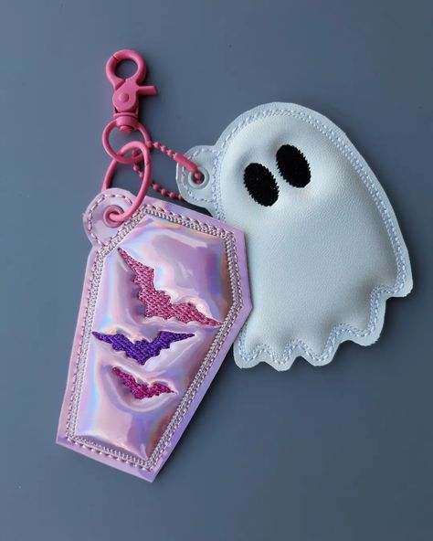 Ghost Purse, Horror Ita Bag, Ghost Keychain, Horror Keychain, Creepy Key Chain, Pink Keychain, Vinyl Bag, Goth Home Decor, Metal Keychain