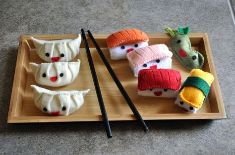 Felt Sushi, Felt Food Diy, Baby Mobil, Kawaii Diy, Bubble Stickers, Felt Food, Kawaii Plush, Kawaii Plushies, Felt Diy