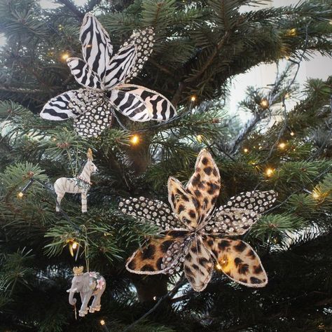 Animal Print Ornaments, Animal Print Christmas Tree Ideas, Safari Theme Christmas Tree, Buffalo Plaid And Leopard Christmas Tree, Animal Print Christmas Decor, Animal Print Christmas Tree, Cheetah Print Christmas Tree, African Christmas Tree, African Christmas Decorations