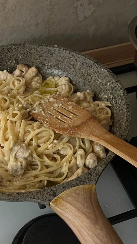 Spaghetti Carbonara Aesthetic, Pasta Carbonara Aesthetic, Cooking Pasta Aesthetic, Carbonara Aesthetic, Spagetti Carbonara, Cooking Pasta, Pasta Carbonara, Carbonara Pasta, Spaghetti Carbonara