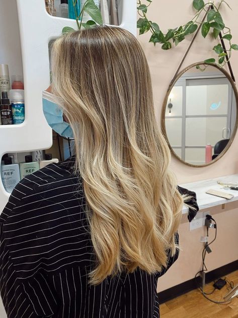 Soft Blonde Hair Color, Hair Color Low Maintenance, Blonde Hair Honey, Honey Golden Blonde, Face Framing Blonde, Low Maintenance Hair Color, Low Maintenance Blonde, Soft Blonde Hair, Balayage Hair Blonde Medium