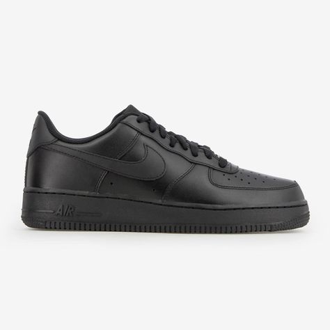 Plongez dans l'intemporelle culture sneaker avec la Nike Air Force 1 Low. Cet icône incontournable en noir profond séduit par sa silhouette épurée et son cuir premium, tandis que la semelle extérieure robuste promet adhérence et durabilité. Indémodable, cette sneaker incarne la tendance et le confort au quotidien. Air Force 1 Noir, Sneakers Nike Air Force, Sneakers Nike Air, Basket Nike, Shoe Basket, Basket Noir, Jordan 10, Pleaser Shoes, Baskets Nike