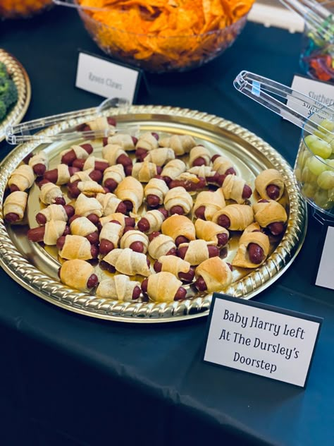 Easy Harry Potter Food Party Ideas, Harry Potter Cooking Ideas, Harry Potter Themed Finger Foods, Harry Potter Pigs In A Blanket, Halloween Party Harry Potter, Harry Potter Theme Snacks Food Ideas, Harry Potter Party Desserts, Food For Harry Potter Party, Harry Potter Treat Table