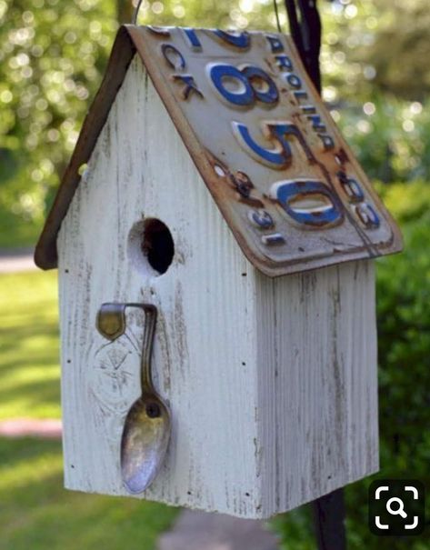 Garden Diy Decoration Ideas, Rustic Bird Feeders, Rustic Birdhouses, Homemade Bird Houses, Bird Houses Ideas Diy, Birdhouses Rustic, Garden Birdhouses, Rustic Birdhouse, Bird House Plans