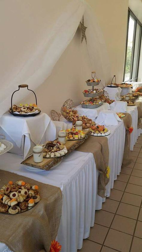 Table Drapes Tablecloths, Rustic Buffet Table Wedding, Rustic Photo Wall Wedding, Rustic Anniversary Decor, Country Chic Party Decor, Rustic Anniversary Party Ideas, Rustic Wedding Snack Table, Rustic Sweets Table, Rustic Chic Buffet Table