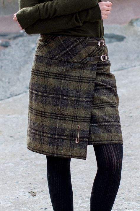 The Celt kilt presents a traditional style with a modern shape, allowing you to work a little Scottish charm into your look with contemporary influences. Meticulously crafted for Celtic & Co. by one of the last remaining traditional manufacturers in Scotland (who still produces kilts for the Royal Regiment of Scotland), this kilt is trimmed with twin leather straps which are supplemented by riptape for easy dressing and an adjustable fit around the waist. Full lining adds silky glide against the Scottish Skirt Outfit, Scottish Skirt, Tartan Material, Capsule Wardrobe Women, Kilt Outfits, Celtic Heritage, Kilt Skirt, Tartan Skirt, Kilt Pin